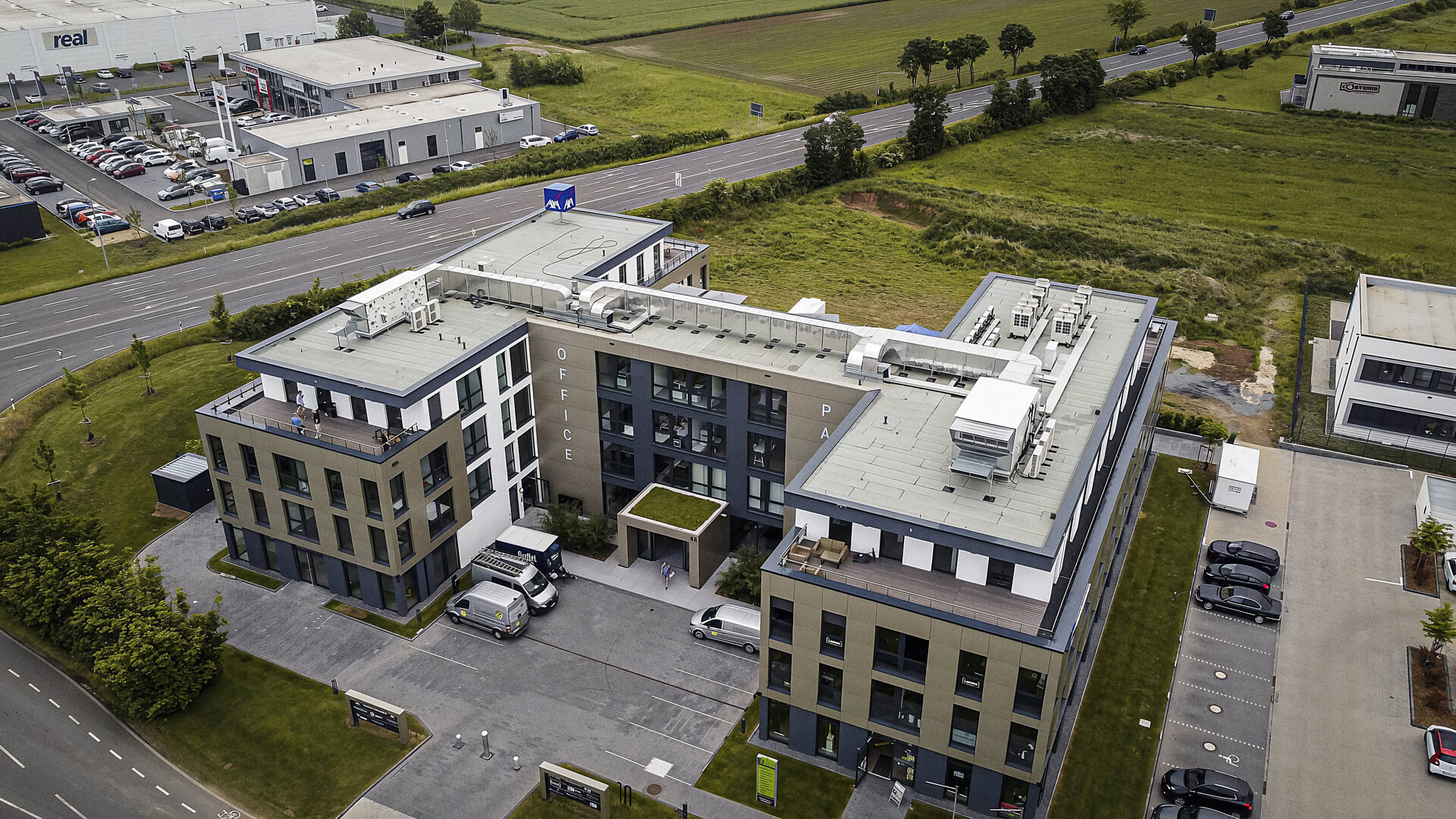 Moderne Bürogebäude in Euskirchen. Büroflächen mit guter Verkehrsanbindung. Gewerbeimmobilien im Grünen.